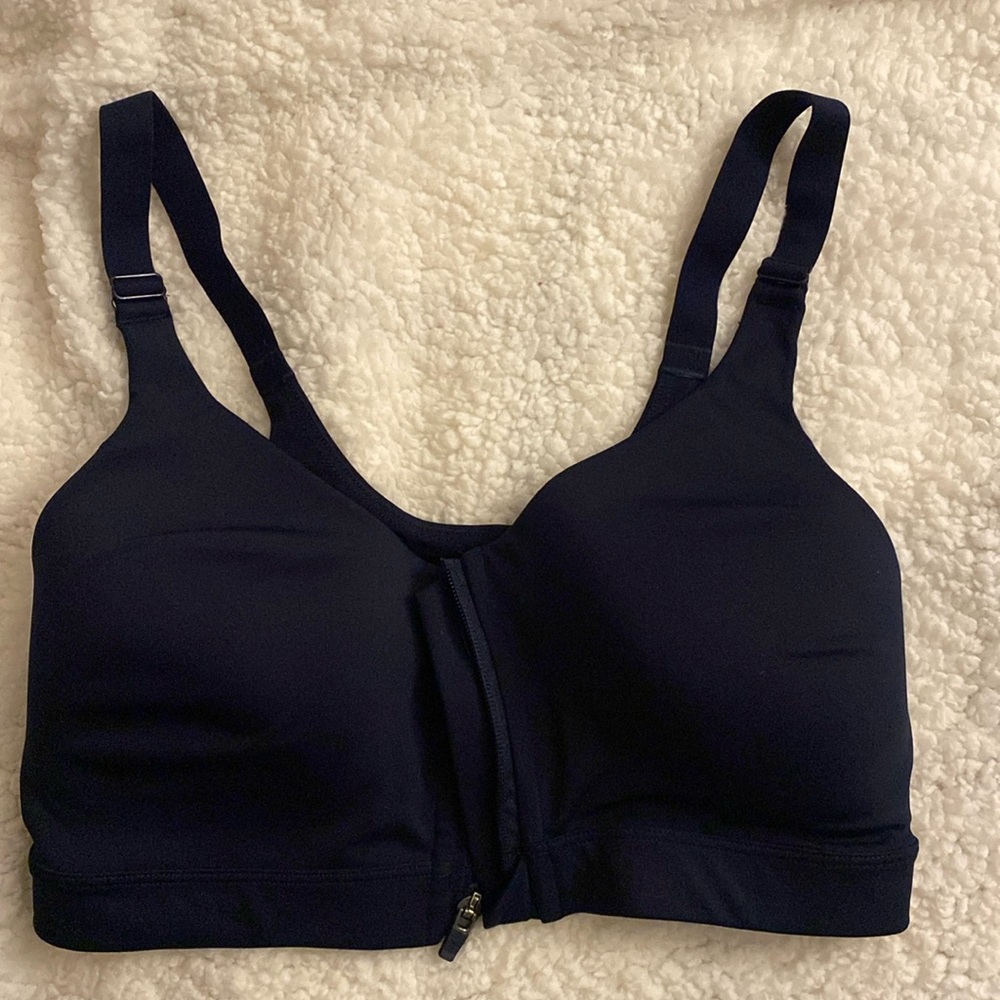 NEVER WORN bra (washed once), gotten wrong size and had a breast reduction.